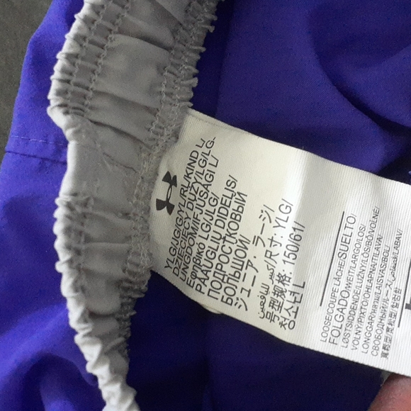 Under Armour Shorts SIZE YL - Picture 2 of 4